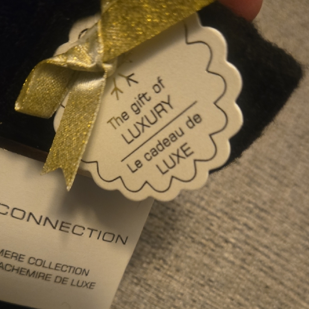 2 Prs. Cashmere Blend FRENCH CONNECTION Textured Crew Classic Black Socks - Picture 4 of 5